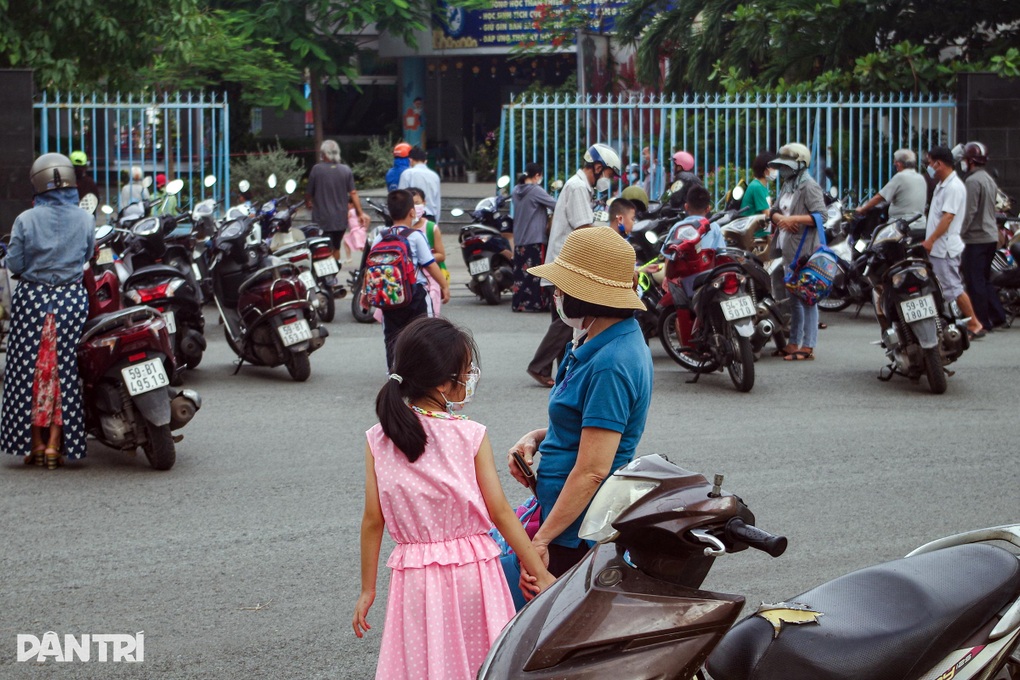 Cần nghiên cứu điều chỉnh thời gian lệch giờ vào học và tan trường - 1 Cần nghiên cứu điều chỉnh thời gian lệch giờ vào học và tan trường - 1