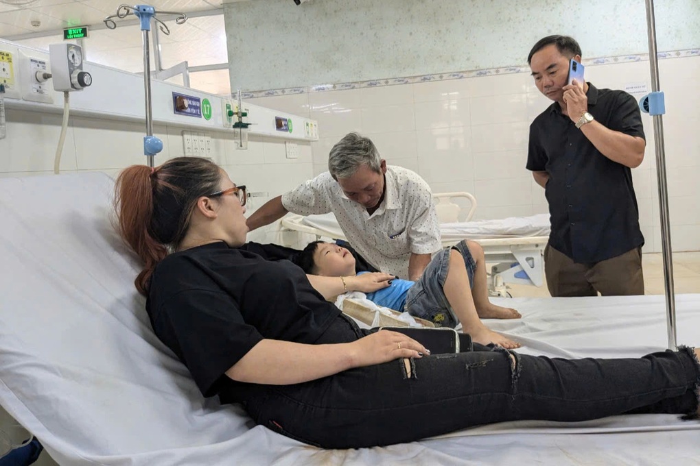 Ô tô khách gặp nạn, 18 người bị thương - 2 Ô tô khách gặp nạn, 18 người bị thương - 2