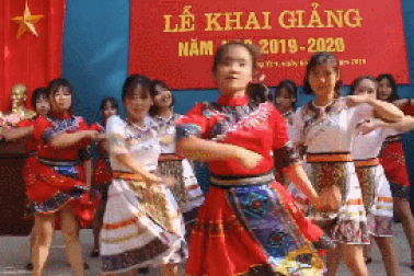 Clip “màn vũ đạo chuyên nghiệp trong ngày khai giảng” khiến dân mạng xôn xao