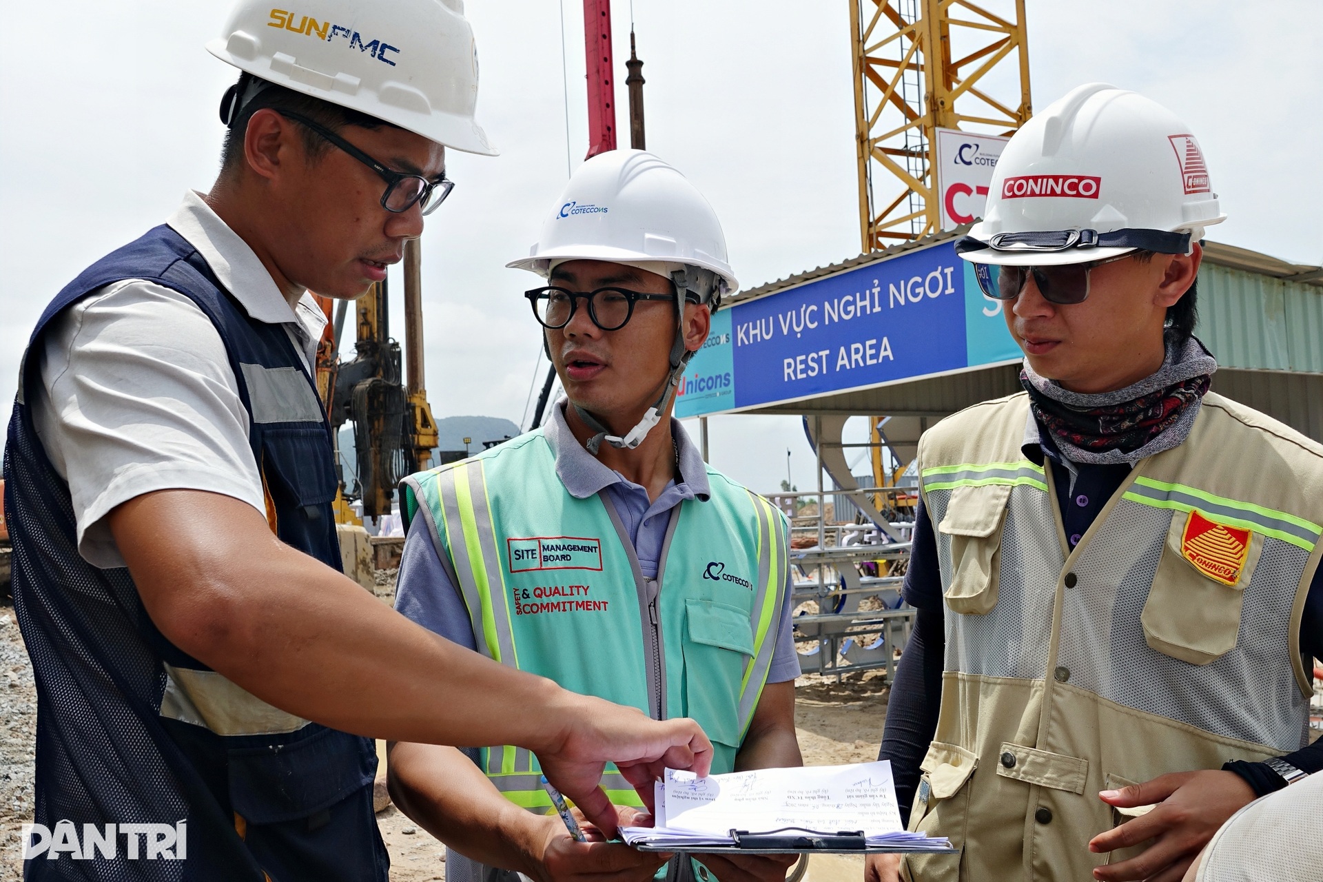 Đồng lòng đưa công trình sân bay Phú Quốc về đích trước hẹn - 4 Đồng lòng đưa công trình sân bay Phú Quốc về đích trước hẹn - 4
