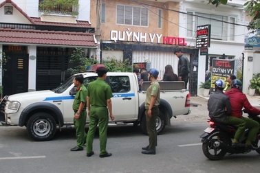 "Gom" loạt người phê ma túy trong khách sạn sáng 26 Tết