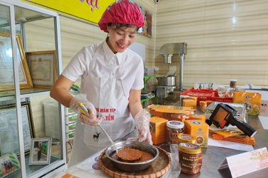 Bỏ 24 năm công chức về làm món ăn quê, chốt đơn mỏi tay lãi 150 triệu/tháng