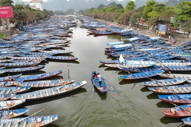 Hà Nội: Chùa Hương bất ngờ mở cửa đón du khách