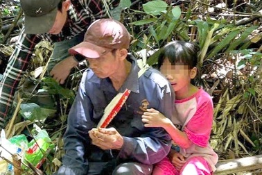 Cha đi lạc trong rừng Cát Tiên, 2 con nhỏ tìm người cầu cứu