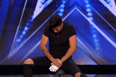 Ảo thuật gia gây choáng với những lá bài ma thuật