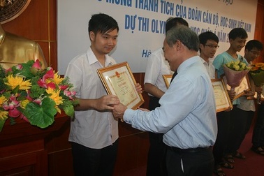 Vinh danh các học sinh đạt giải Olympic Tin học Châu Á