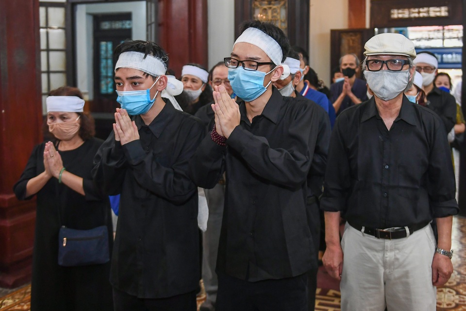 Xúc động giây phút tiễn biệt tác giả bài thơ Chiếc lá đầu tiên - 6 Xúc động giây phút tiễn biệt tác giả bài thơ Chiếc lá đầu tiên - 6