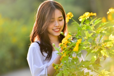 Giới trẻ đua nhau lên núi Ba Vì "săn" hoa dã quỳ