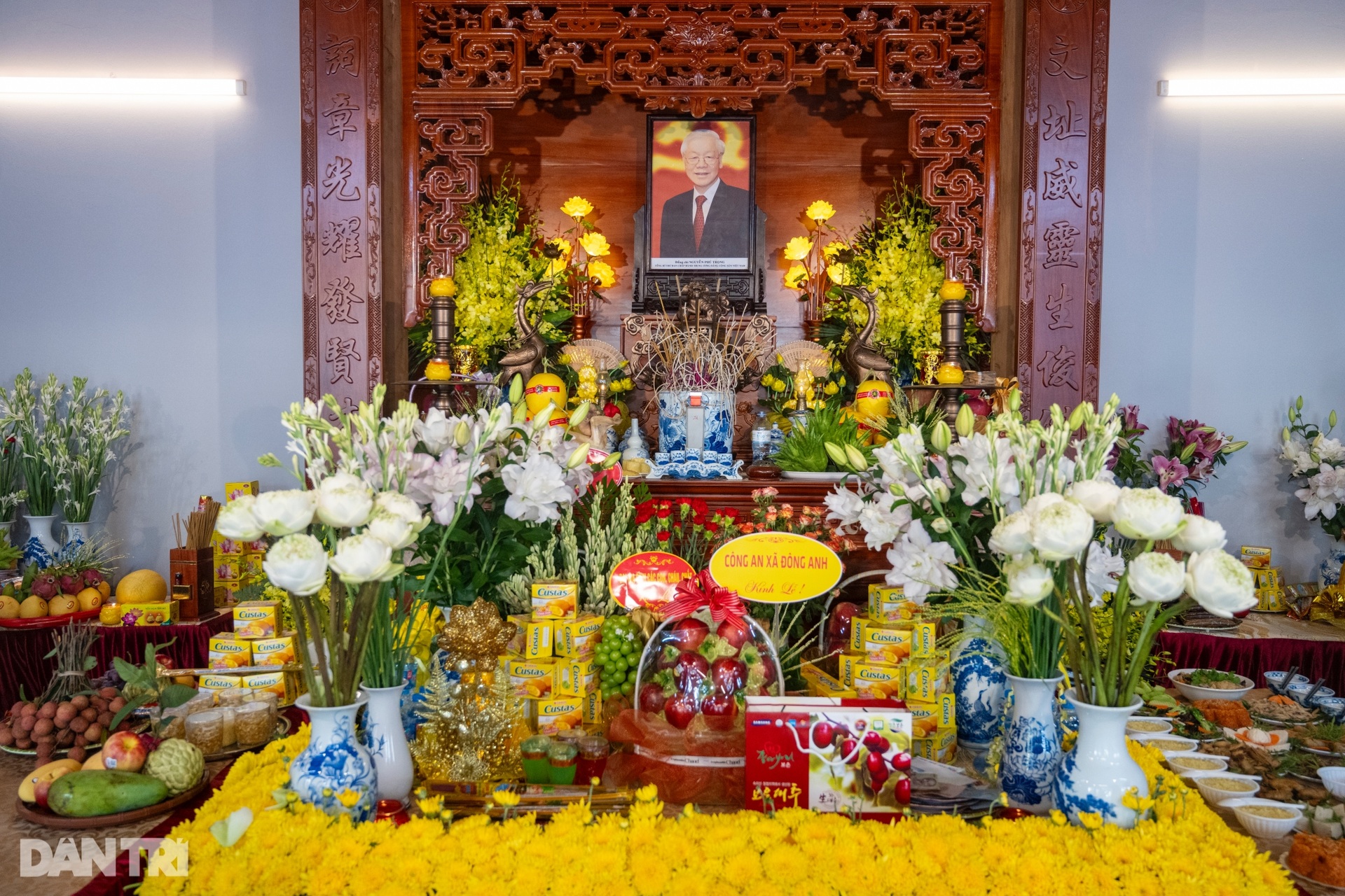 Đông đảo người dân tưởng nhớ 1 năm ngày mất cố Tổng Bí thư Nguyễn Phú Trọng - 1 Đông đảo người dân tưởng nhớ 1 năm ngày mất cố Tổng Bí thư Nguyễn Phú Trọng - 1