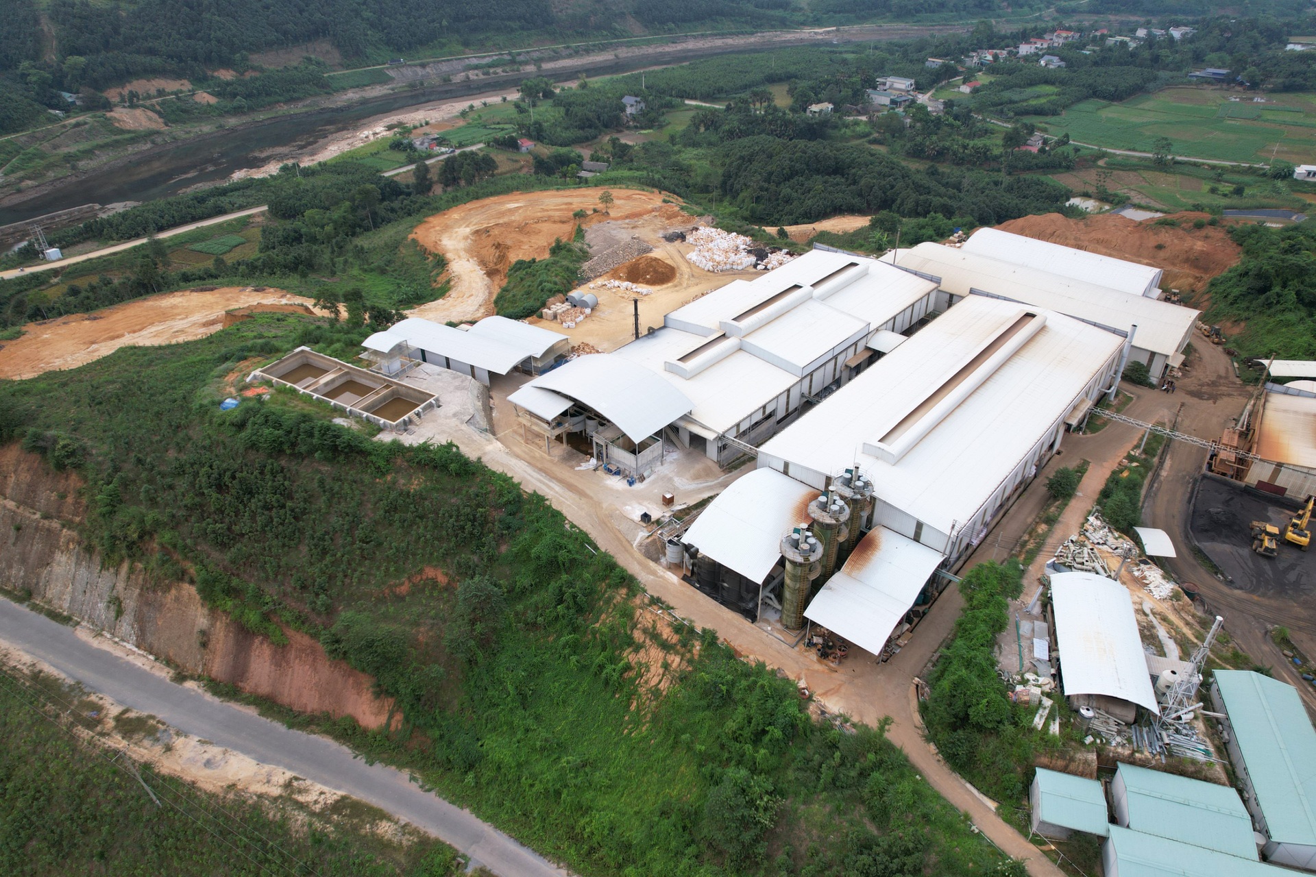 Toàn cảnh mỏ đất hiếm ở Yên Bái khiến Chủ tịch Công ty Thái Dương bị bắt - 1 Toàn cảnh mỏ đất hiếm ở Yên Bái khiến Chủ tịch Công ty Thái Dương bị bắt - 1