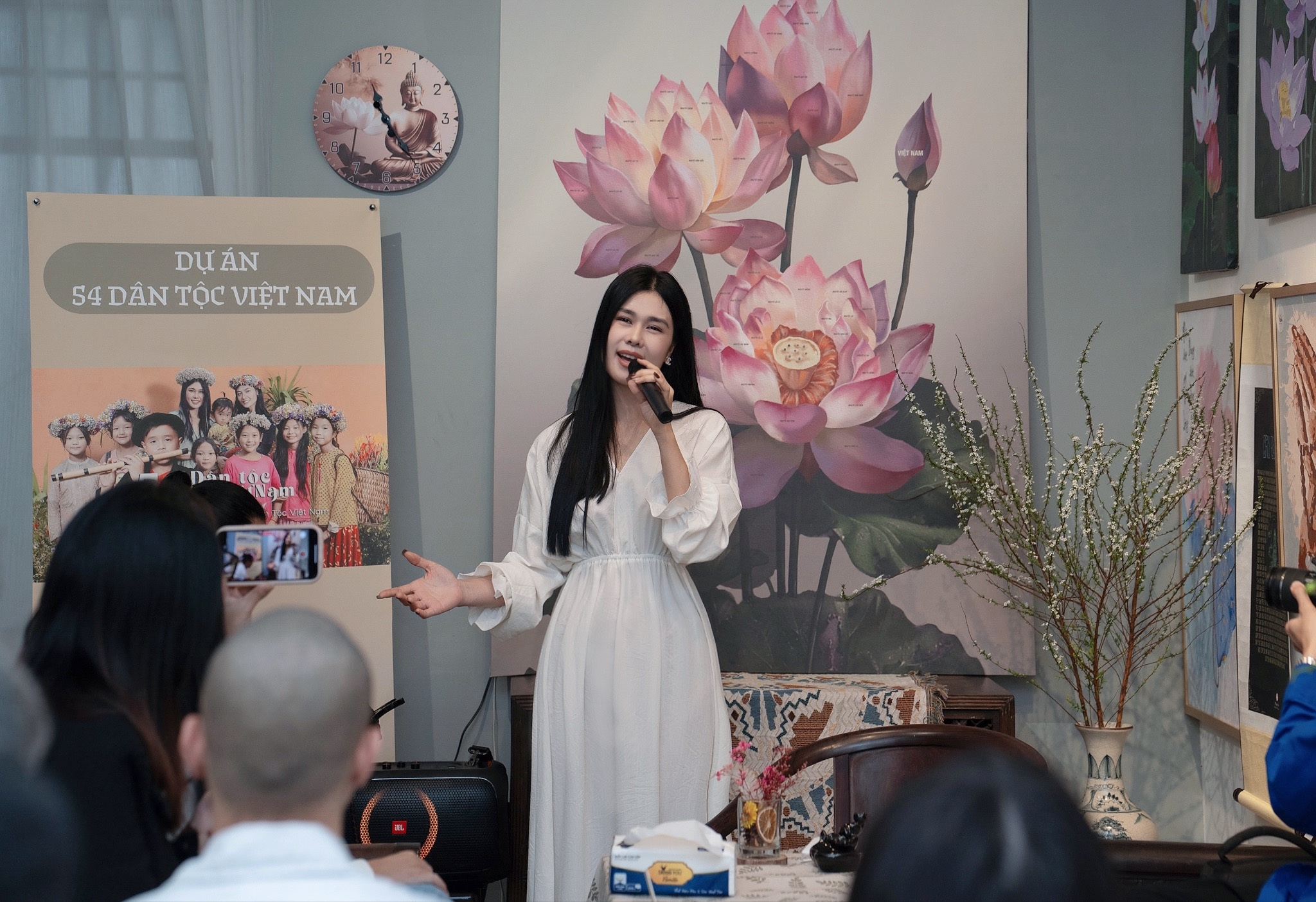 តារាចម្រៀង Phuc Anh បានអញ្ជើញស្រីស្អាត៣រូបចូលរួមគម្រោងជនជាតិវៀតណាមចំនួន៥៤នាក់ - ១ Ca sĩ Phúc Anh mời 3 hoa hậu đồng hành cùng dự án 54 dân tộc Việt Nam - 1