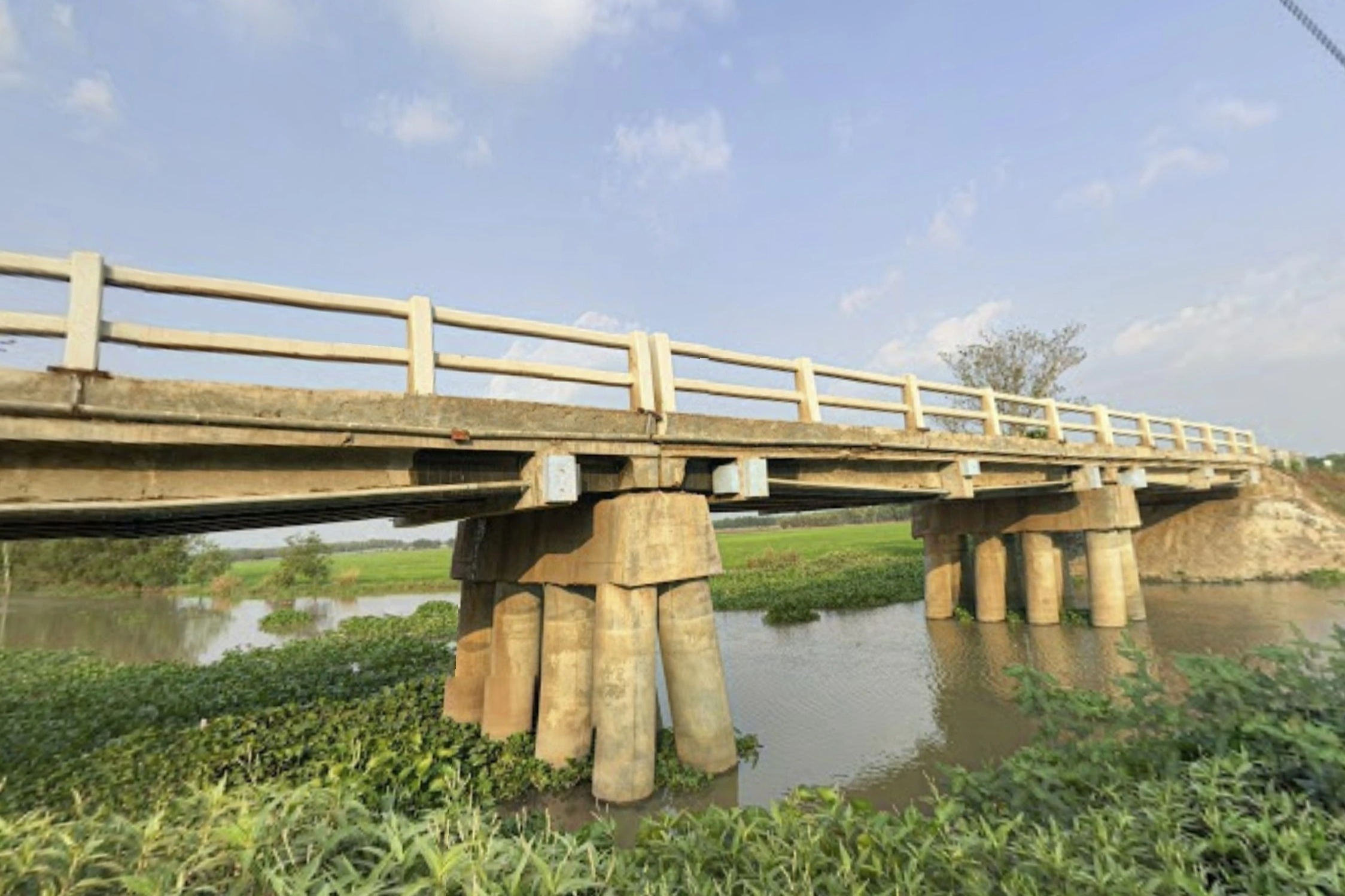 Dấu hỏi trách nhiệm sau vụ sụt lún đường mới xây ở Tây Ninh - 1 Dấu hỏi trách nhiệm sau vụ sụt lún đường mới xây ở Tây Ninh - 1