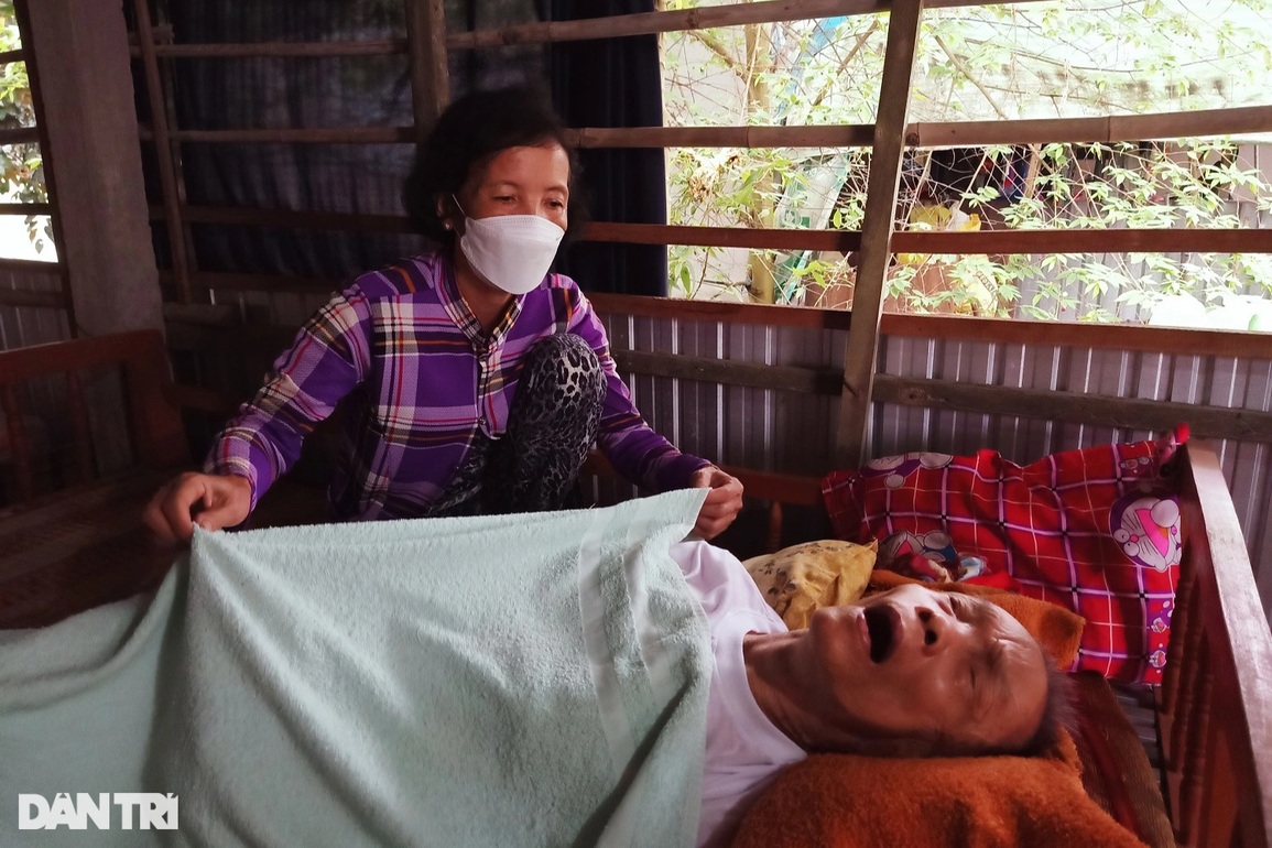 Cha mẹ tai biến liệt giường, vợ chồng con gái ốm nặng khẩn cầu sự giúp đỡ - 1 Cha mẹ tai biến liệt giường, vợ chồng con gái ốm nặng khẩn cầu sự giúp đỡ - 1