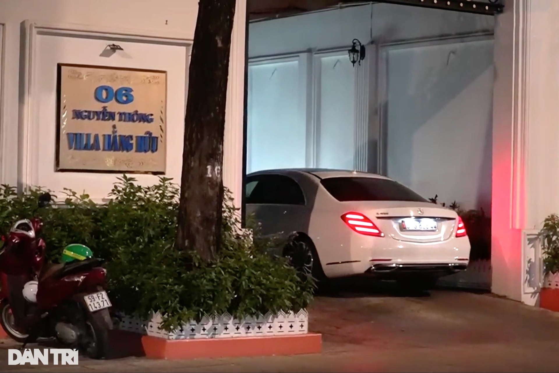 Hơn 4 giờ phong tỏa, khám xét nhà bà Phương Hằng trong đêm - 17 Hơn 4 giờ phong tỏa, khám xét nhà bà Phương Hằng trong đêm - 17