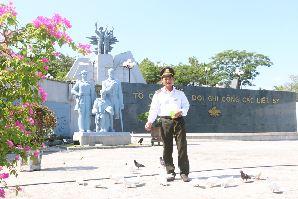 Chuyện về người cựu binh trông coi hơn 1.700 phần mộ liệt sĩ - 2 Chuyện về người cựu binh trông coi hơn 1.700 phần mộ liệt sĩ - 2