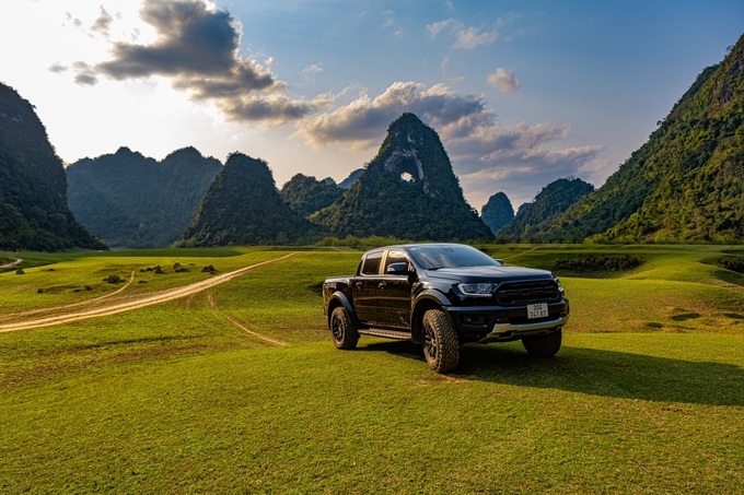 Nhiếp ảnh gia Lân "xe lăn" và hành trình tìm lại đam mê tuổi trẻ cùng Ford Ranger Raptor - Ảnh 6. Nhiếp ảnh gia Lân "xe lăn" và hành trình tìm lại đam mê tuổi trẻ cùng Ford Ranger Raptor - Ảnh 6.
