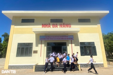 Bàn giao nhà đa năng, thư viện trường cho trẻ em tại Huế