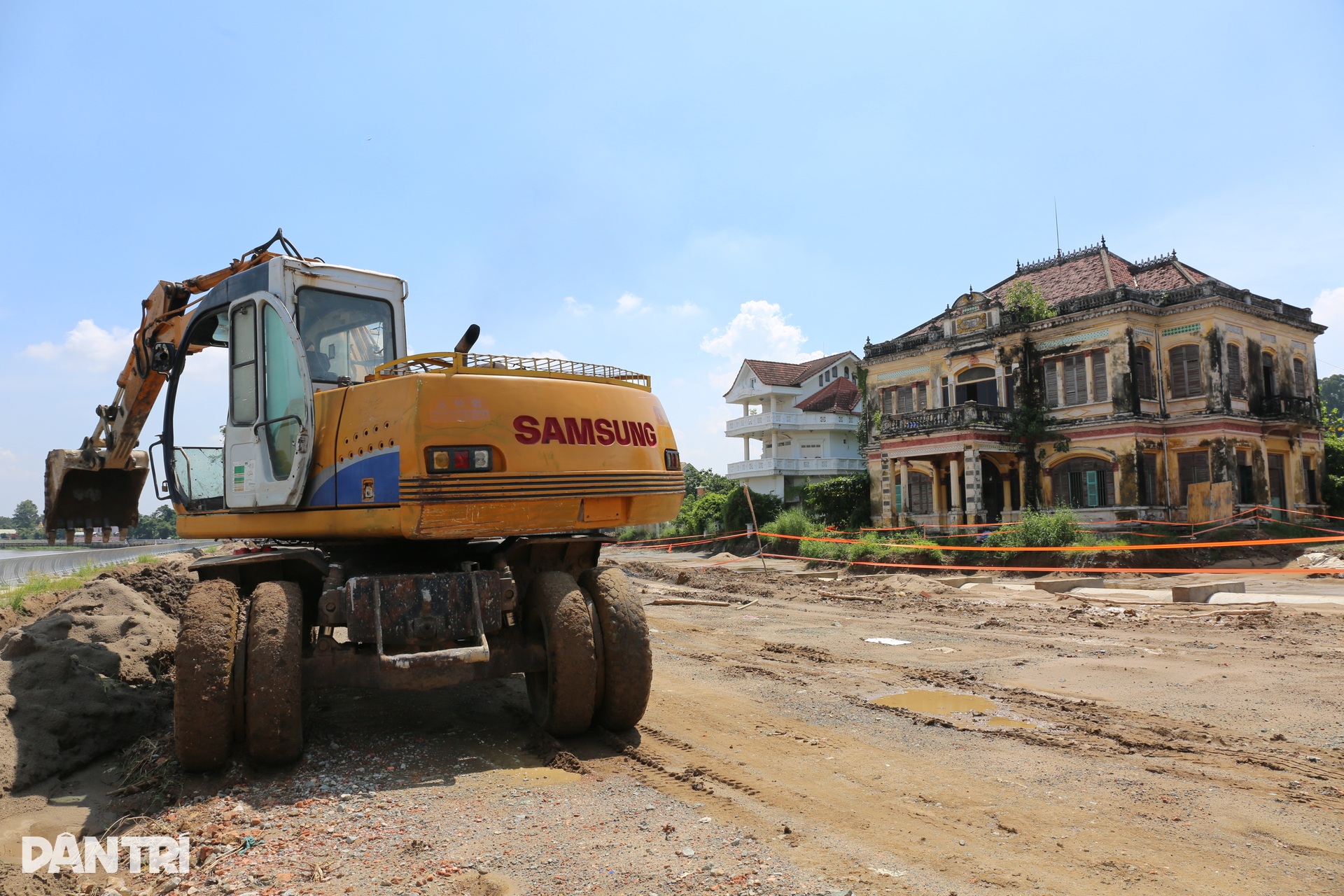 Đường ven sông có biệt thự 100 tuổi ở Đồng Nai gặp khó vì thiếu mặt bằng - 8 Đường ven sông có biệt thự 100 tuổi ở Đồng Nai gặp khó vì thiếu mặt bằng - 8