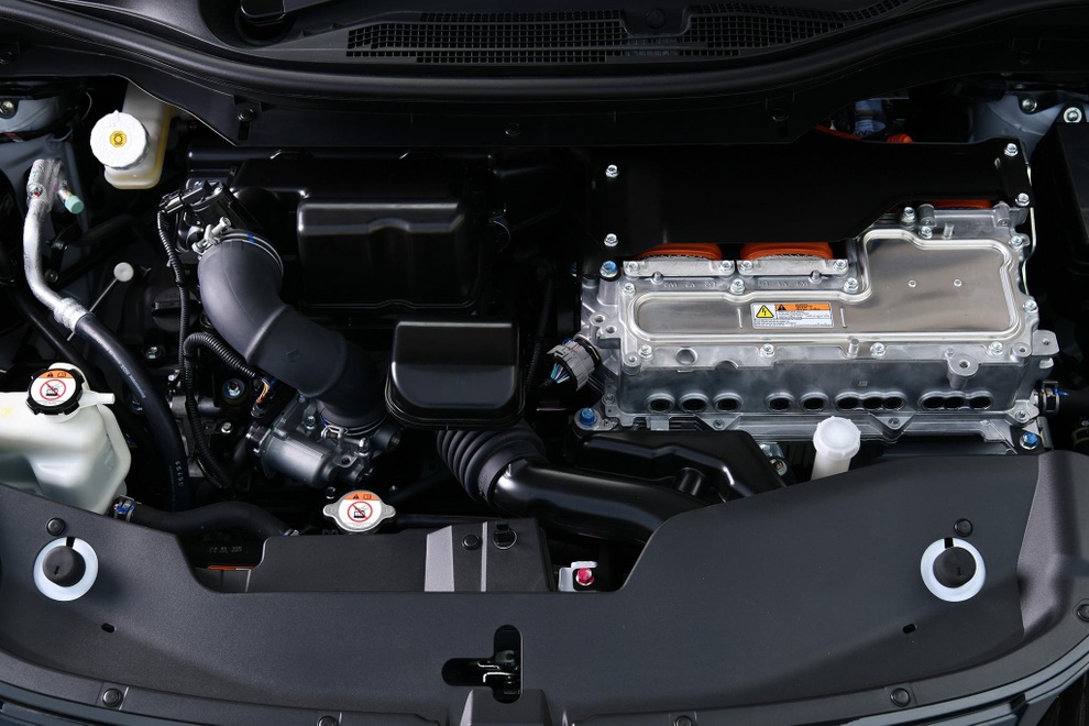 Mitsubishi sắp ra mắt Xforce hybrid, tham vọng lấy khách từ Yaris Cross - 2 Mitsubishi sắp ra mắt Xforce hybrid, tham vọng lấy khách từ Yaris Cross - 2