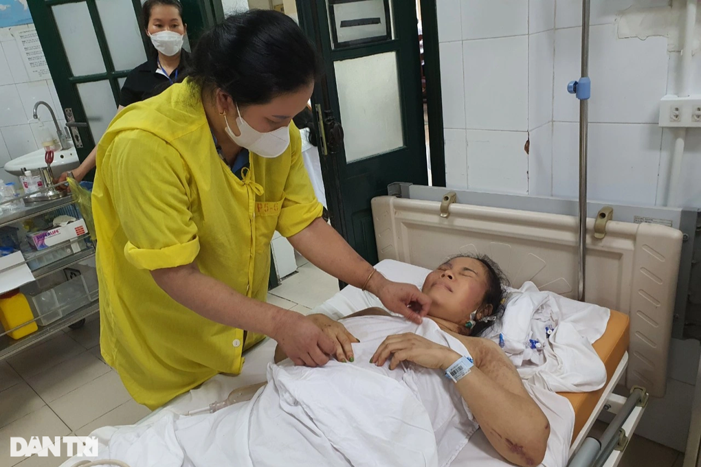 Người phụ nữ bị tường gạch đè lên được bạn đọc giúp đỡ hơn 110 triệu đồng - 2 Người phụ nữ bị tường gạch đè lên được bạn đọc giúp đỡ hơn 110 triệu đồng - 2