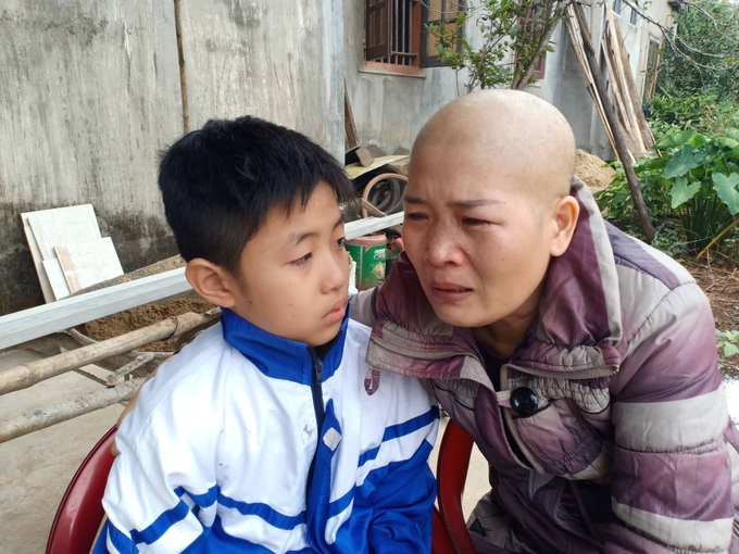 Lời khẩn cầu của đứa trẻ mồ côi cha, mẹ mắc bệnh hiểm nghèo: “Cháu đã mồ côi bố, nếu mẹ mà chết thì cháu biết sống với ai?” - Ảnh 7. Lời khẩn cầu của đứa trẻ mồ côi cha, mẹ mắc bệnh hiểm nghèo: “Cháu đã mồ côi bố, nếu mẹ mà chết thì cháu biết sống với ai?” - Ảnh 7.