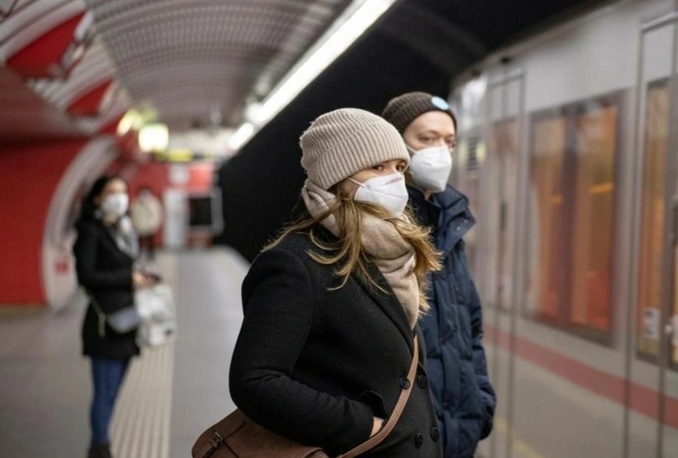 Nhiều nước quyết cứng rắn với người chưa tiêm vaccine Covid-19 - 1