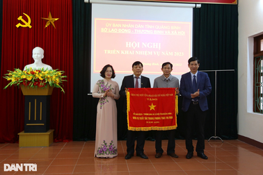 Sở LĐ-TB&XH Quảng Bình vinh dự đón nhận Cờ Thi đua của Chính phủ