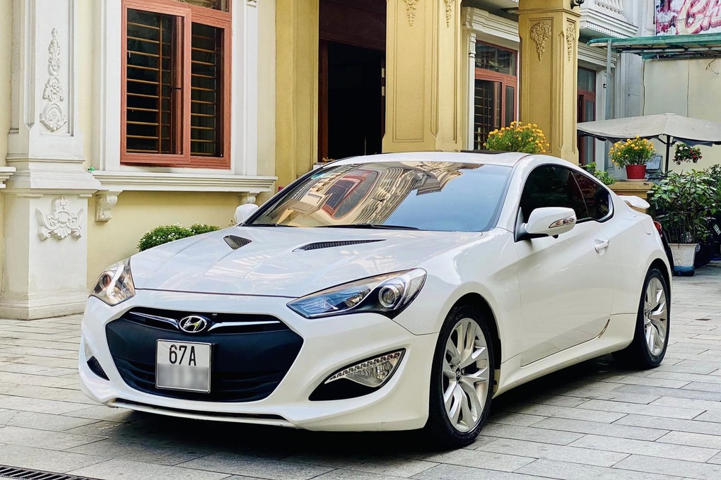 Của hiếm Hyundai Genesis Coupe giữ giá hơn xe Nhật sau 12 năm sử dụng - 1