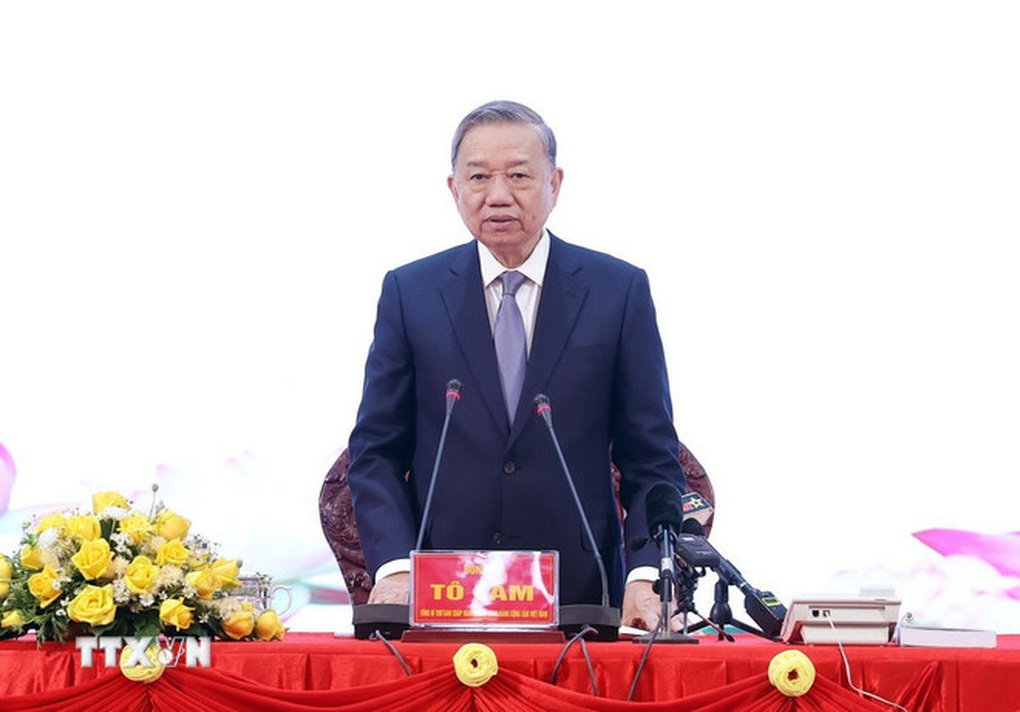 Tổng Bí thư thăm cán bộ, chiến sĩ Quân đoàn 34 và Binh đoàn 15 ở Gia Lai - 4 Tổng Bí thư thăm cán bộ, chiến sĩ Quân đoàn 34 và Binh đoàn 15 ở Gia Lai - 4