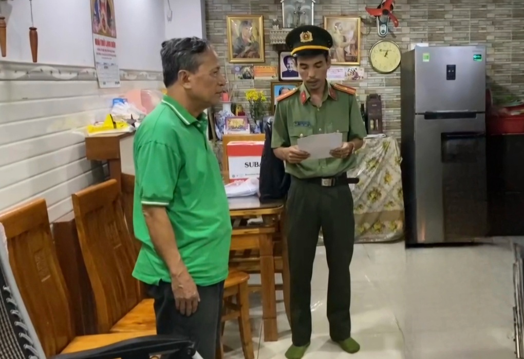 Công an TPHCM bắt 2 đối tượng hoạt động lật đổ chính quyền nhân dân - 2 Công an TPHCM bắt 2 đối tượng hoạt động lật đổ chính quyền nhân dân - 2