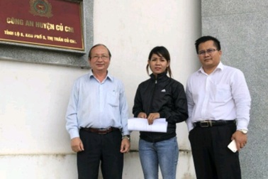 Đình chỉ vụ án người phụ nữ bị bắt vì đi xe máy đụng phải… ô tô