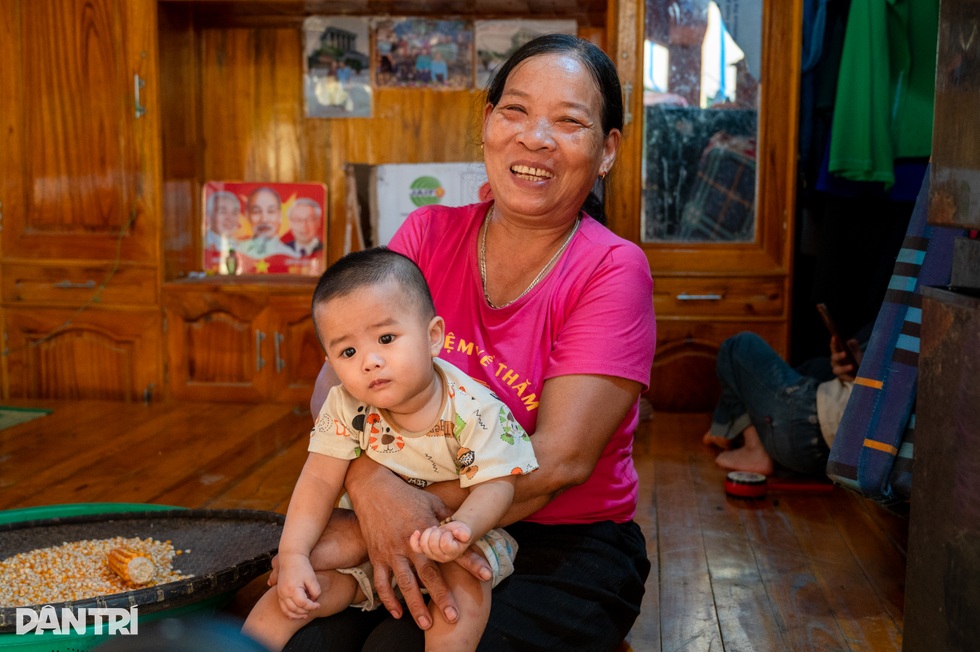 Làm dân vận, không ngại ngần gõ cửa từng nhà... xin đất - 11 Làm dân vận, không ngại ngần gõ cửa từng nhà... xin đất - 11