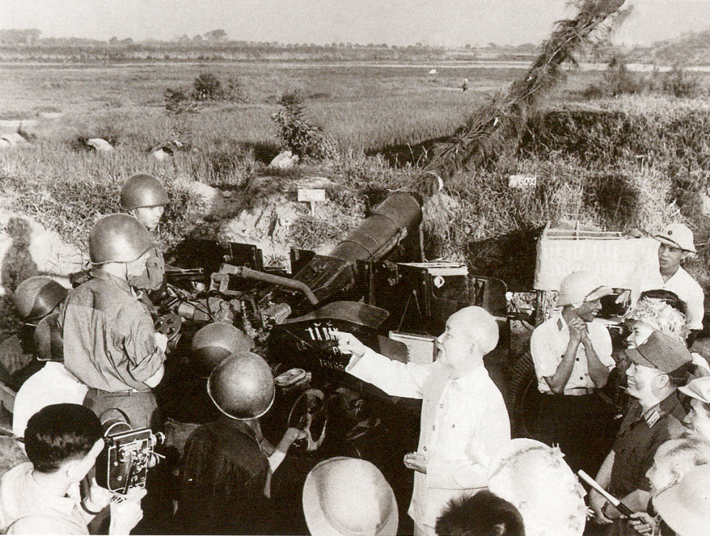 Tư tưởng người trước, súng sau trong hoạt động quân sự của Hồ Chí Minh - 2 Tư tưởng người trước, súng sau trong hoạt động quân sự của Hồ Chí Minh - 2