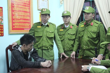 Bóp cổ chủ nhà để cướp vàng