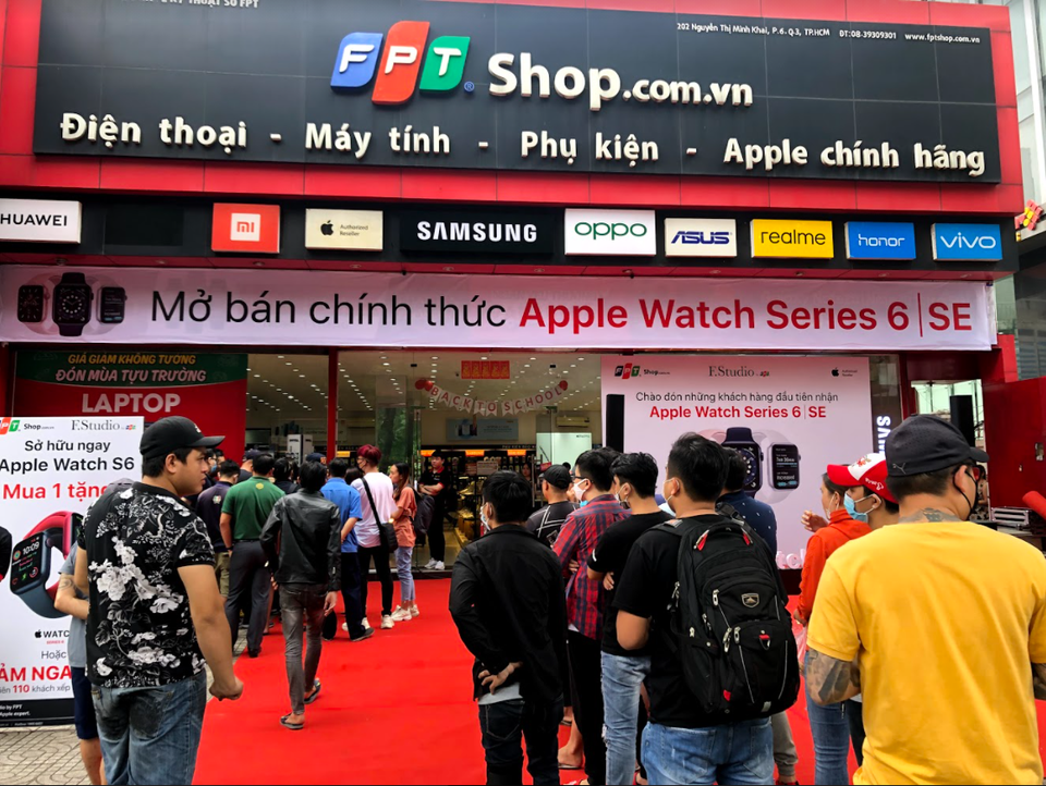 Trong 30 phút, FPT Shop cháy hàng 500 suất Apple Watch S6 và SE - 1 Trong 30 phút, FPT Shop cháy hàng 500 suất Apple Watch S6 và SE - 1