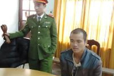 Vây bắt tên "cẩu tặc" giữa ban ngày