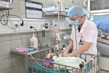 Phát hiện dị tật tim từ trong bụng mẹ, bác sĩ cứu bé ngay sau khi chào đời