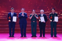 Giáo sư 86 tuổi đạt giải A thi viết về Bảo vệ nền tảng tư tưởng của Đảng