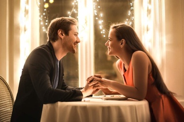 Nên nói gì với chàng trong lần hẹn hò đầu tiên?