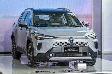 Thêm nhiều ô tô gầm cao ra mắt trong tháng 5, xe hybrid chiếm sóng