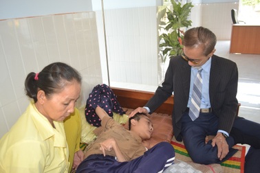 Doanh nhân Singapore hết lòng vì nạn nhân da cam Việt Nam