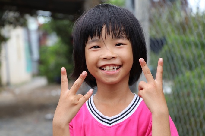 TP.HCM: Cha lấy vợ khác, mẹ bỏ đi, 4 đứa trẻ thất học đội nắng bán vé số kiếm tiền chữa bệnh cho người ông bại liệt - Ảnh 10. TP.HCM: Cha lấy vợ khác, mẹ bỏ đi, 4 đứa trẻ thất học đội nắng bán vé số kiếm tiền chữa bệnh cho người ông bại liệt - Ảnh 10.