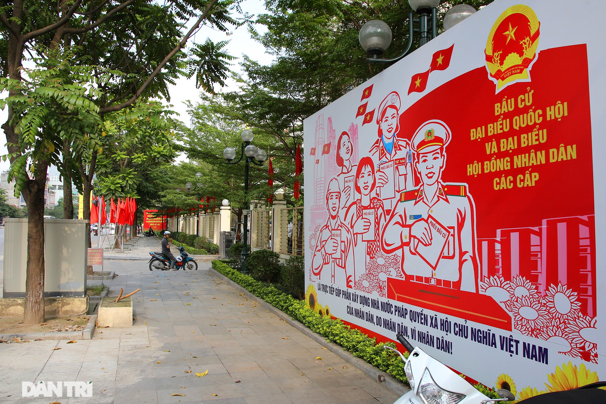 Hà Nội trang trí đường phố chào mừng cuộc bầu cử Đại biểu Quốc hội khóa XV - 5 Hà Nội trang trí đường phố chào mừng cuộc bầu cử Đại biểu Quốc hội khóa XV - 5