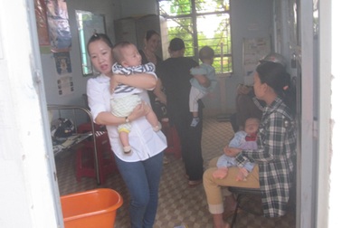 Liên tục thiếu vắc xin Quinvaxem, cán bộ y tế “ém” thông tin?