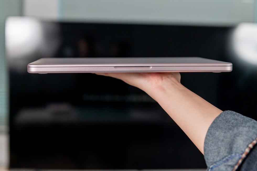 Trên tay MacBook Neo: Máy tính đầu tiên của Apple sử dụng chip điện thoại - 6