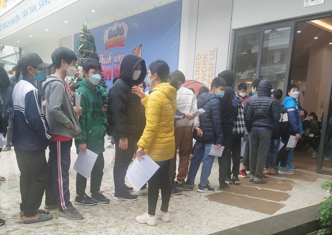 Tổ chức tiêm phòng Covid-19 cho học sinh ở Hà Nội.