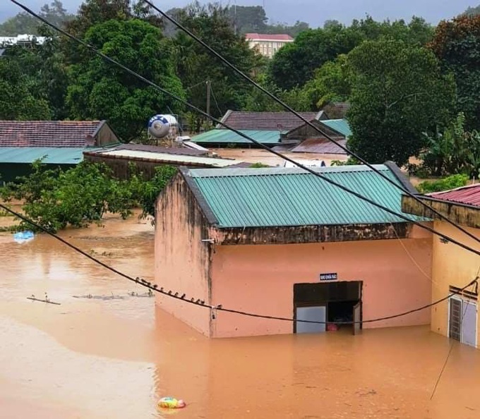 Kon Tum: Di dời gần 300 hộ dân vì mưa lũ - Ảnh 1.