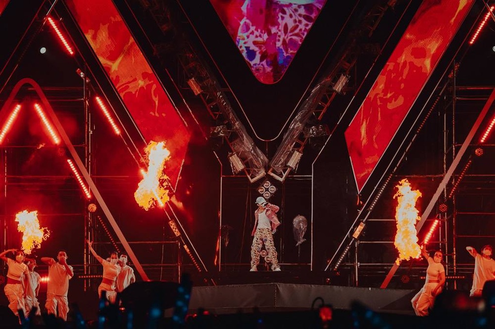 Biển người bung hết chất Tôi tại TPBank 2in1 Concert - 5 Biển người bung hết chất Tôi tại TPBank 2in1 Concert - 5