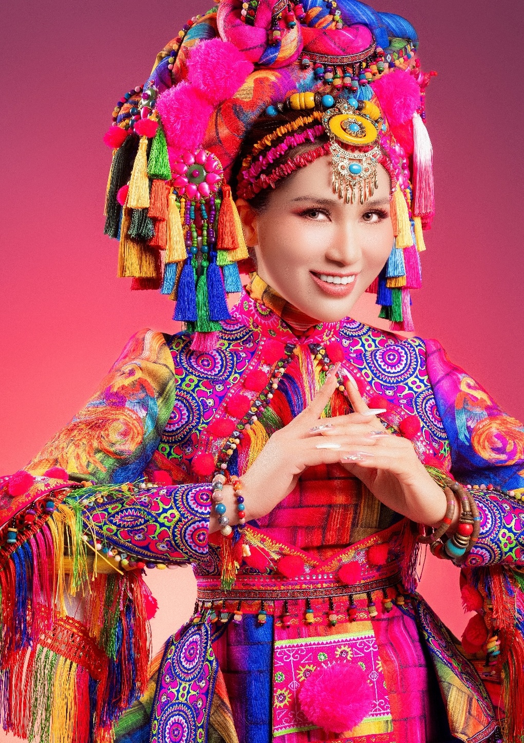 Hoa hậu cải lương Như Huỳnh biến hóa phong cách, khoe sắc vóc quyến rũ - 2 Hoa hậu cải lương Như Huỳnh biến hóa phong cách, khoe sắc vóc quyến rũ - 2