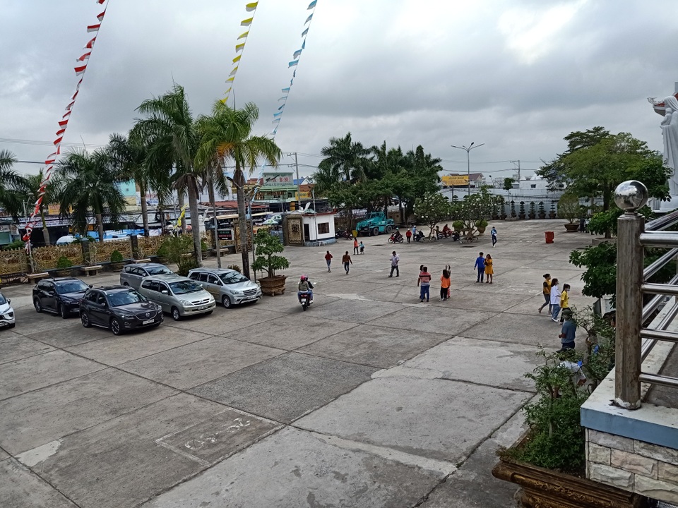 Cảnh vắng vẻ chưa từng có trong thánh đường lớn nhất miền Tây đầu năm mới - 3 Cảnh vắng vẻ chưa từng có trong thánh đường lớn nhất miền Tây đầu năm mới - 3